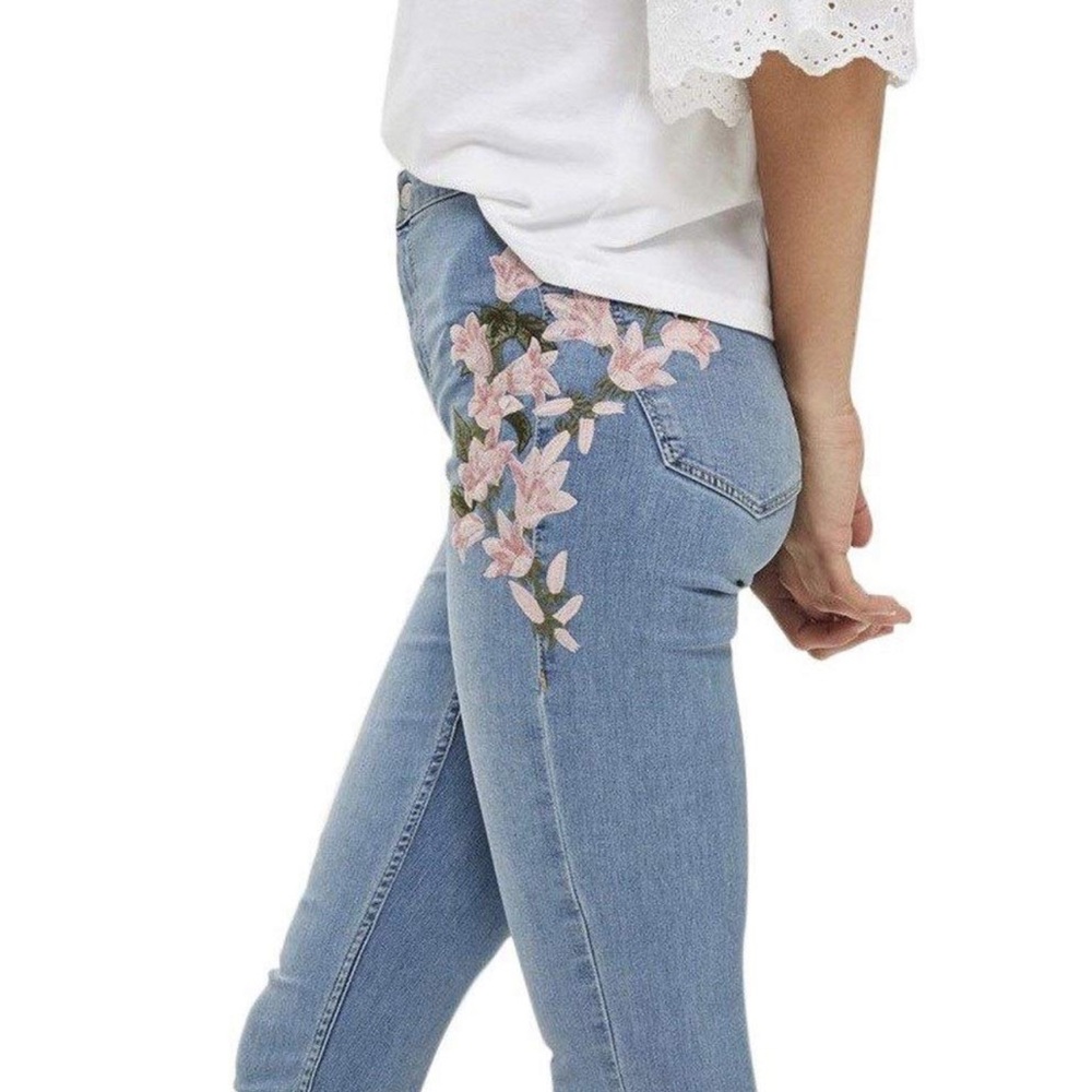 🎀TOPSHOP🎀 joni high waist jeans with flower embroidery